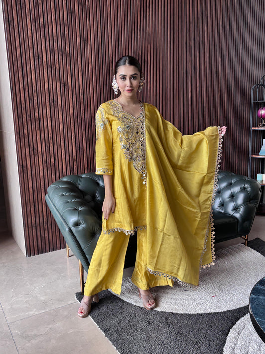 YELLOW KNEE LENGTH SUIT SET