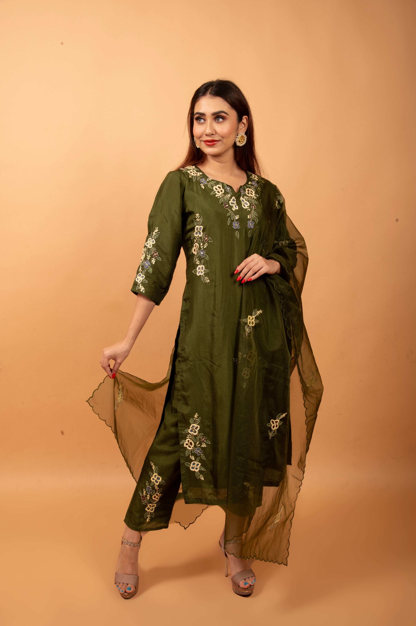 THREADED TREASURE-SUIT SET