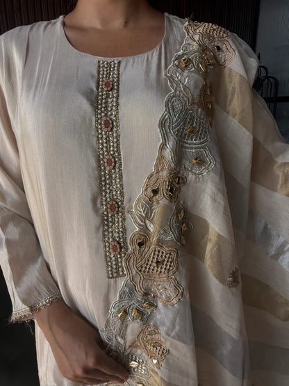 IVORY EMBROIDERED KURTA SET