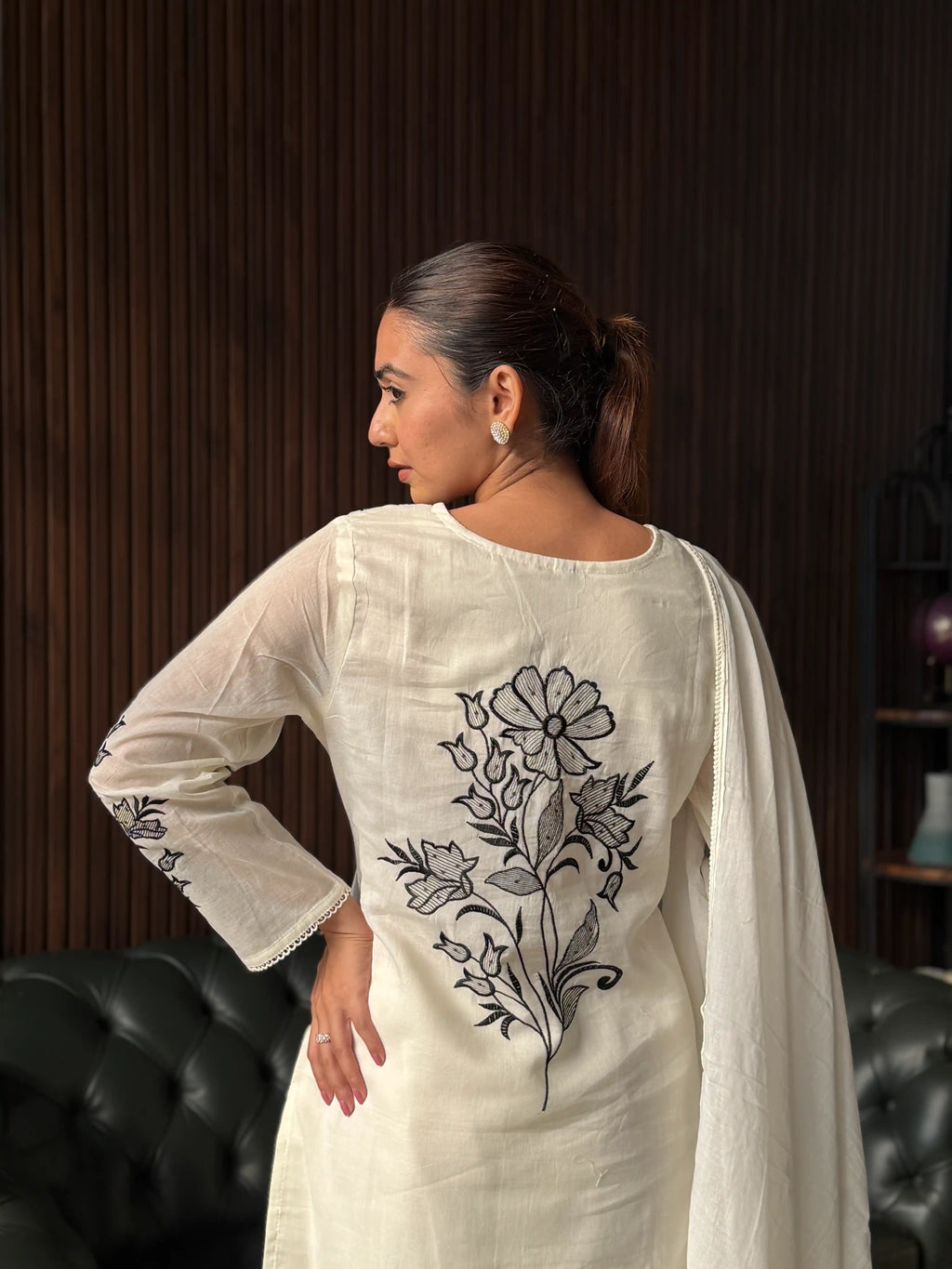 IVORY EMBROIDERED KURTA PANT SET