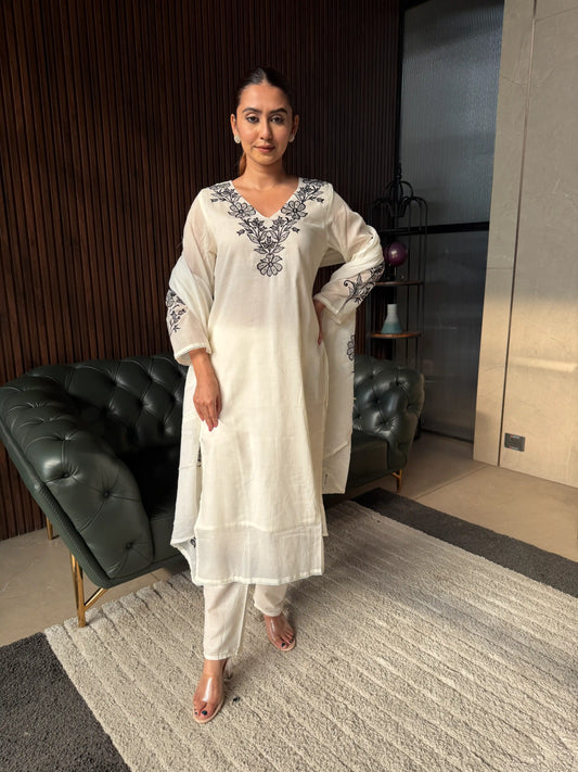 IVORY EMBROIDERED KURTA PANT SET