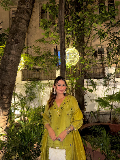 GREEN EMBROIDERED KURTA SET WITH DUPATTA