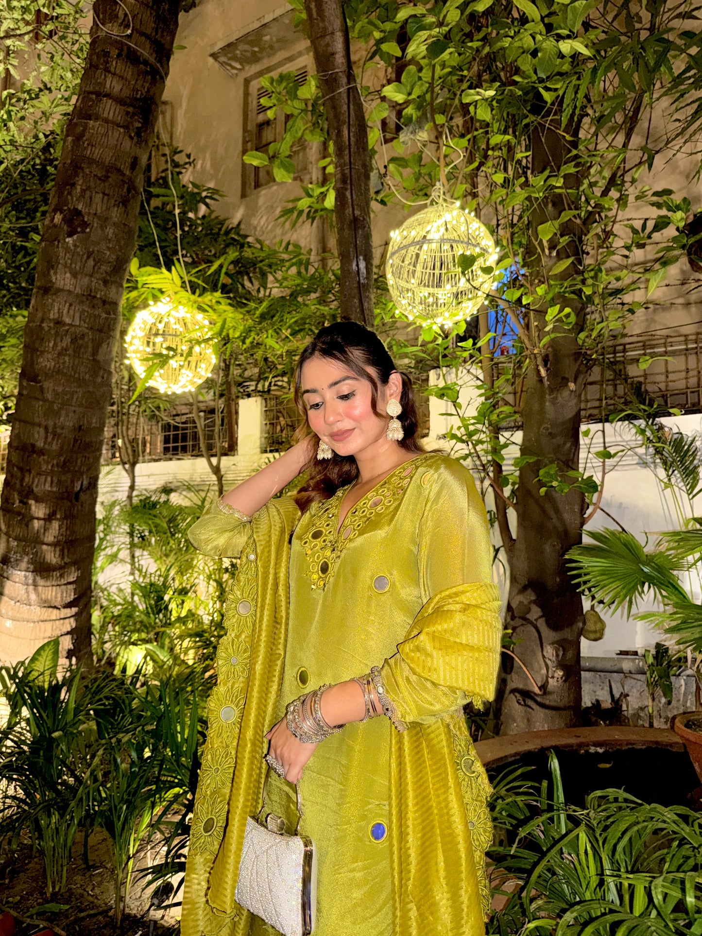 GREEN EMBROIDERED KURTA SET WITH DUPATTA