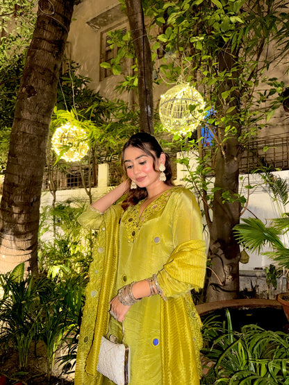 GREEN EMBROIDERED KURTA SET WITH DUPATTA