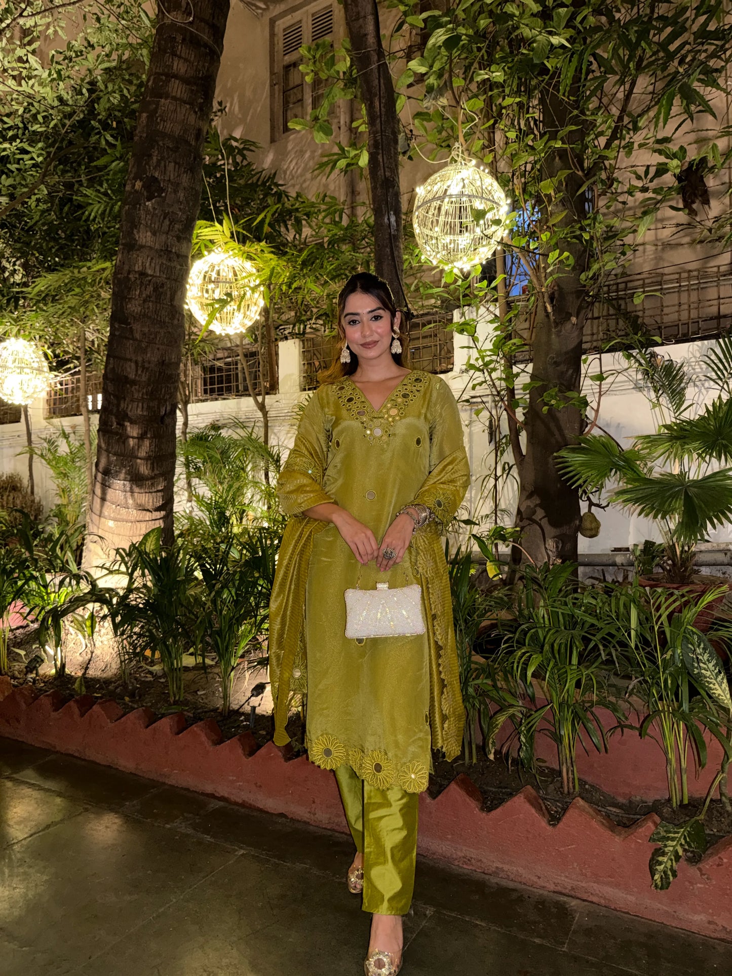 GREEN EMBROIDERED KURTA SET WITH DUPATTA