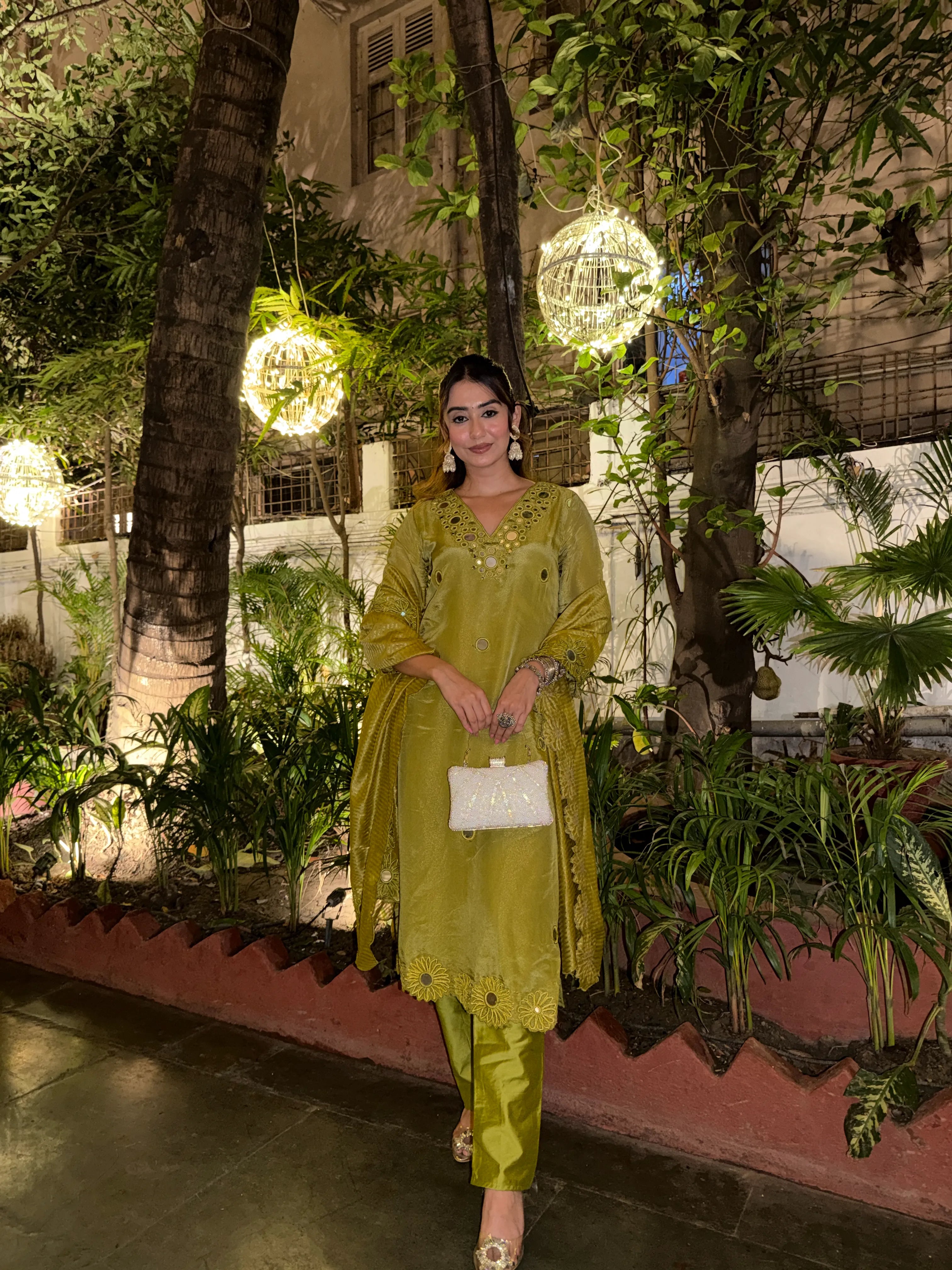 GREEN EMBROIDERED KURTA SET WITH DUPATTA