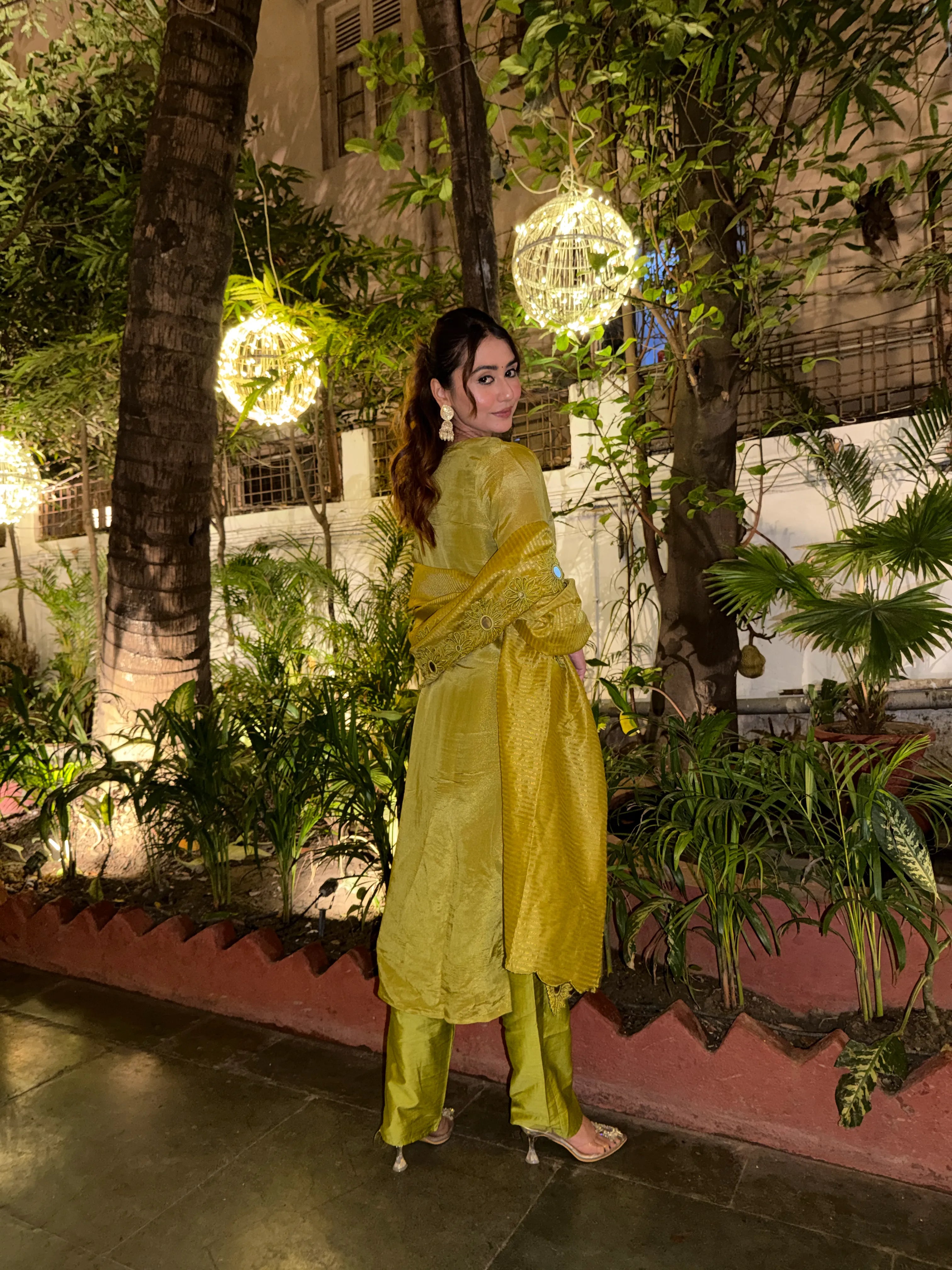 GREEN EMBROIDERED KURTA SET WITH DUPATTA
