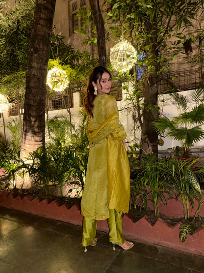 GREEN EMBROIDERED KURTA SET WITH DUPATTA
