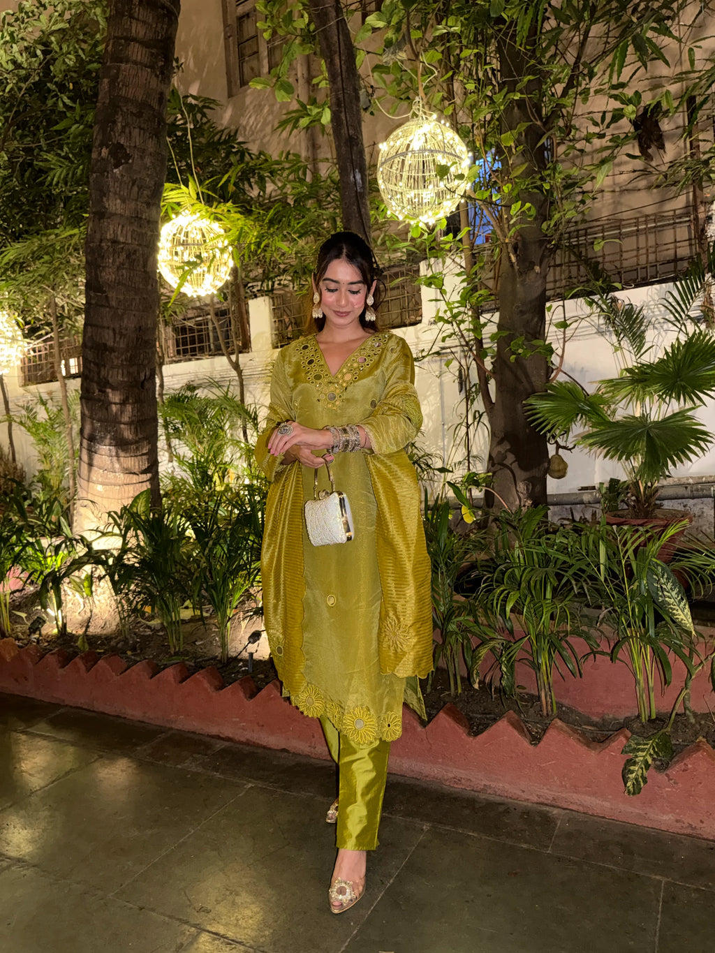 GREEN EMBROIDERED KURTA SET WITH DUPATTA